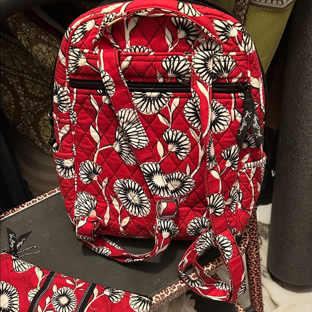 Vera Bradley Red with Black & white Floral Backpack and case - Picture 4 of 6